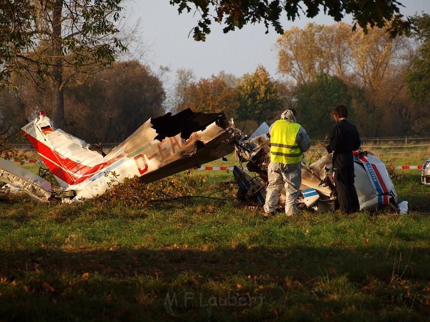 Kleinflugzeug abgestuerzt Sankt Augustin Meindorf P204.JPG